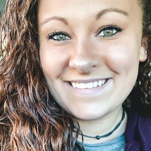 Meet your Posher, Alyson